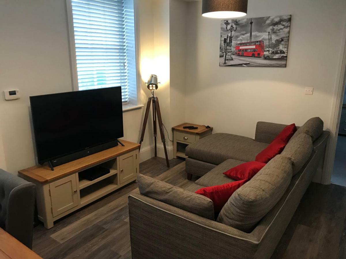 Cavendish House With Secure, Allocated Parking, 2 Mins Walk From Windsor Castle 客房 照片